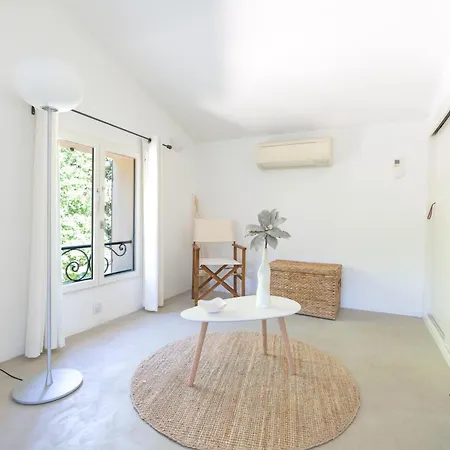 Le Sagittaire Yourhosthelper Villa